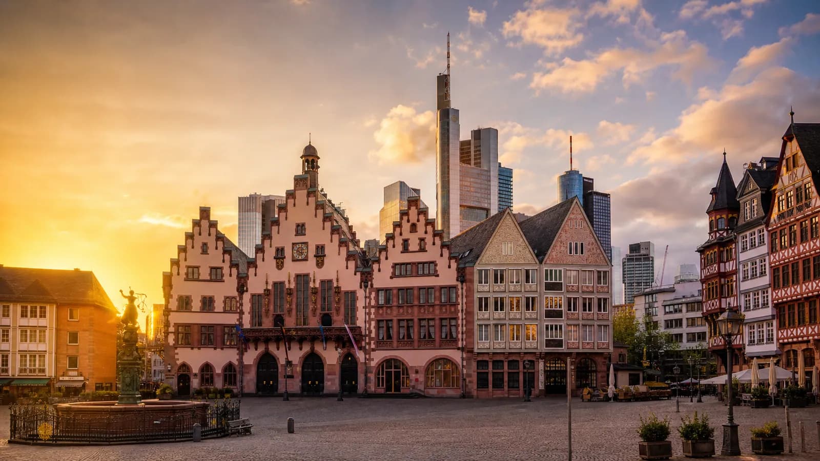 Frankfurt, travel guide hero image