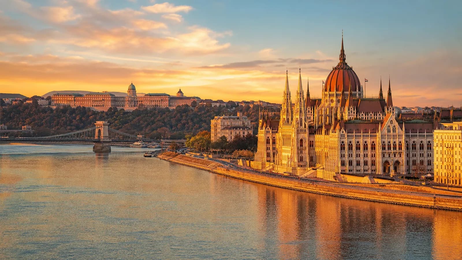 Budapest, travel guide hero image