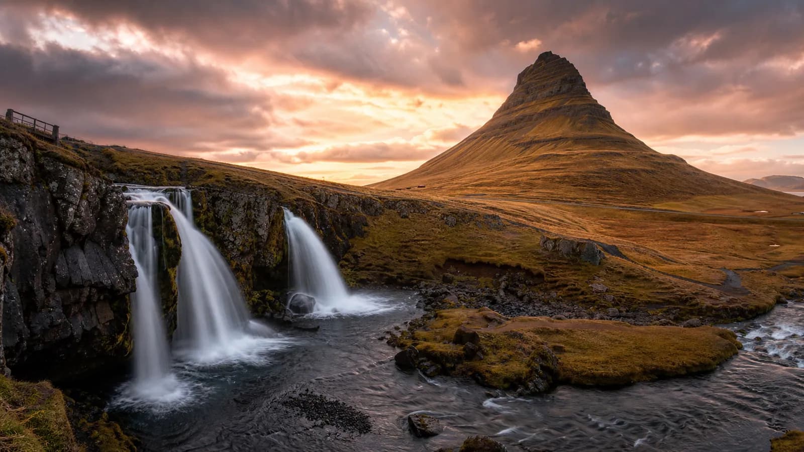 Grundarfjörður, travel guide hero image