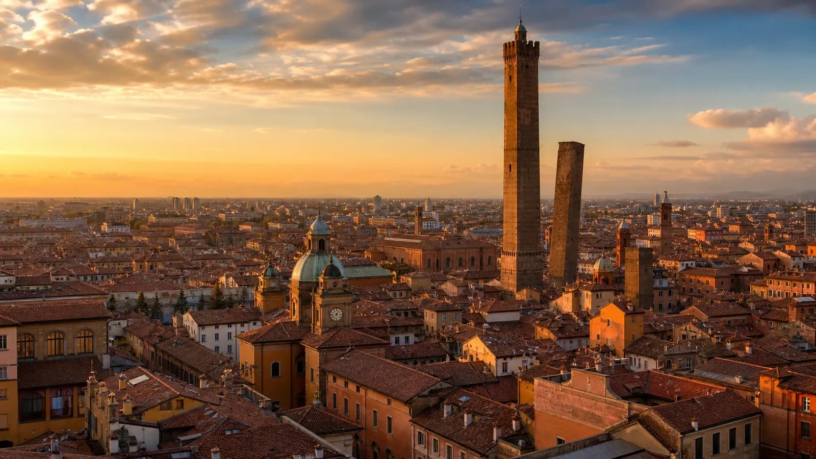 Bologna, travel guide hero image