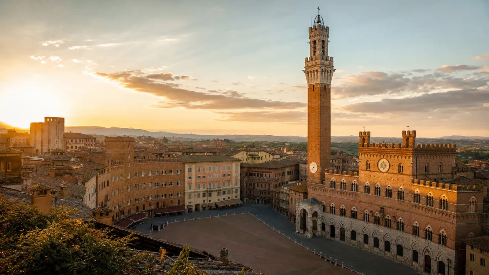 Siena, travel guide hero image