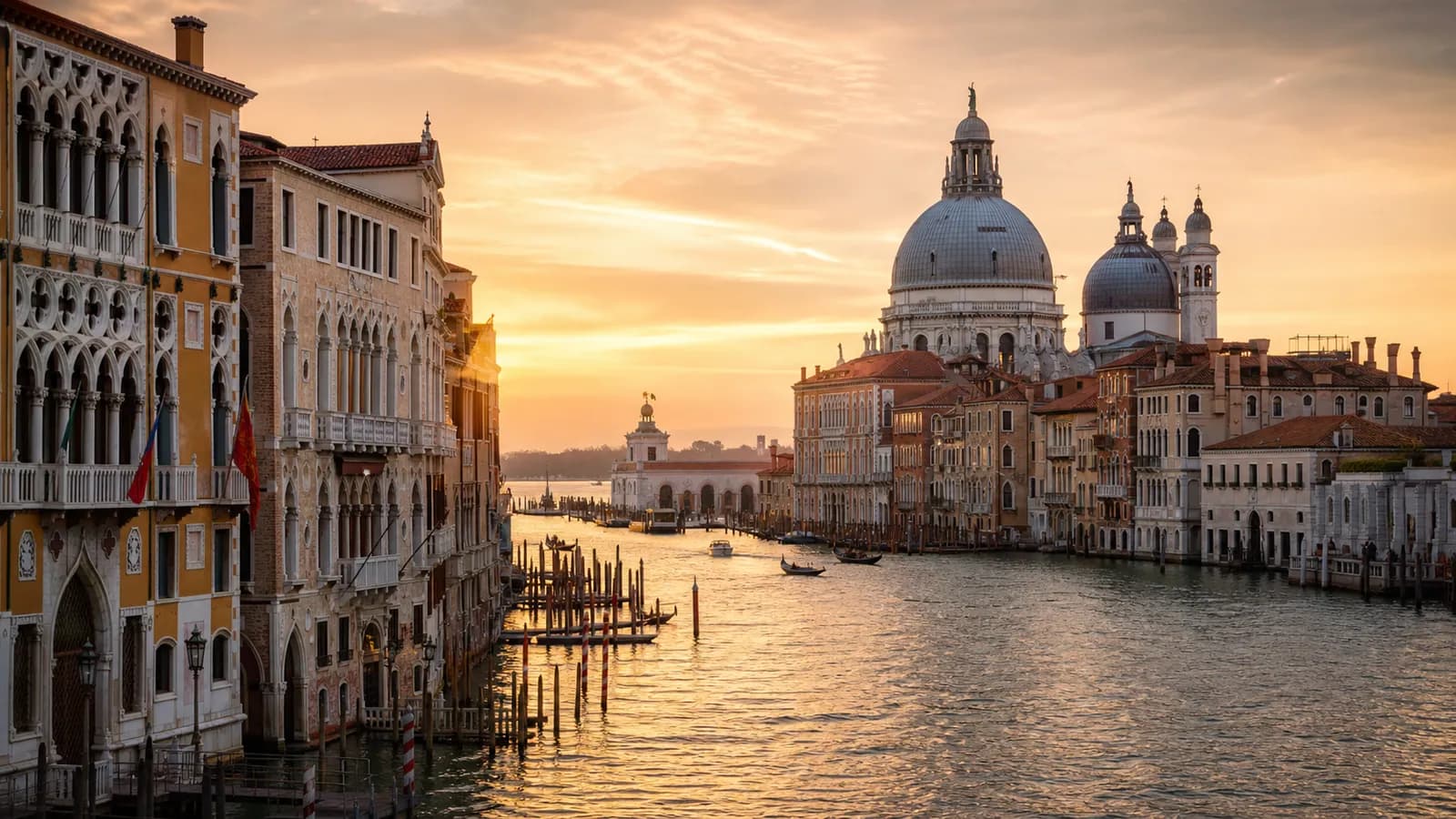 Venice, travel guide hero image