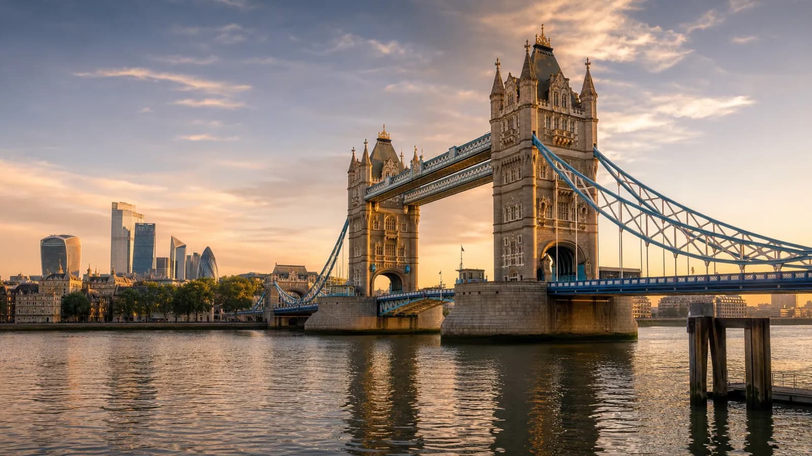 London, travel guide hero image