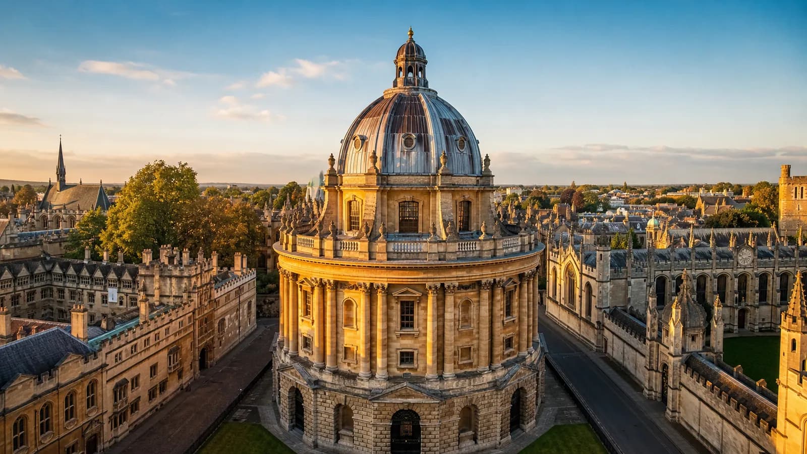 Oxford, travel guide hero image